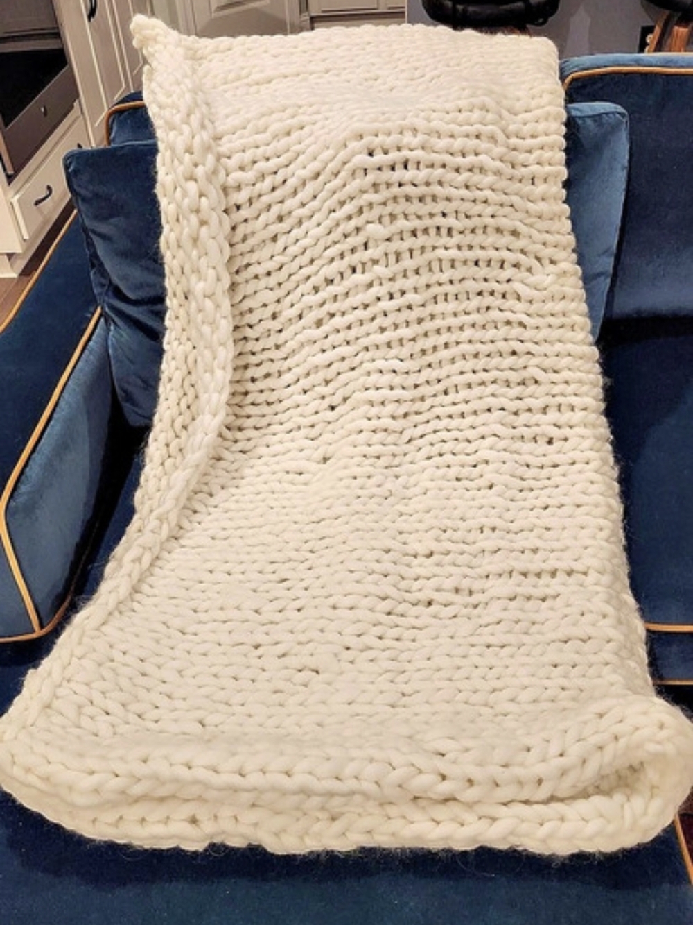 HomeBountique Chunky Knit Throw in Cream NWT